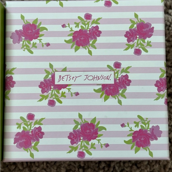 NWT Betsy Johnson Pink Daisy Earrings - Picture 6 of 9